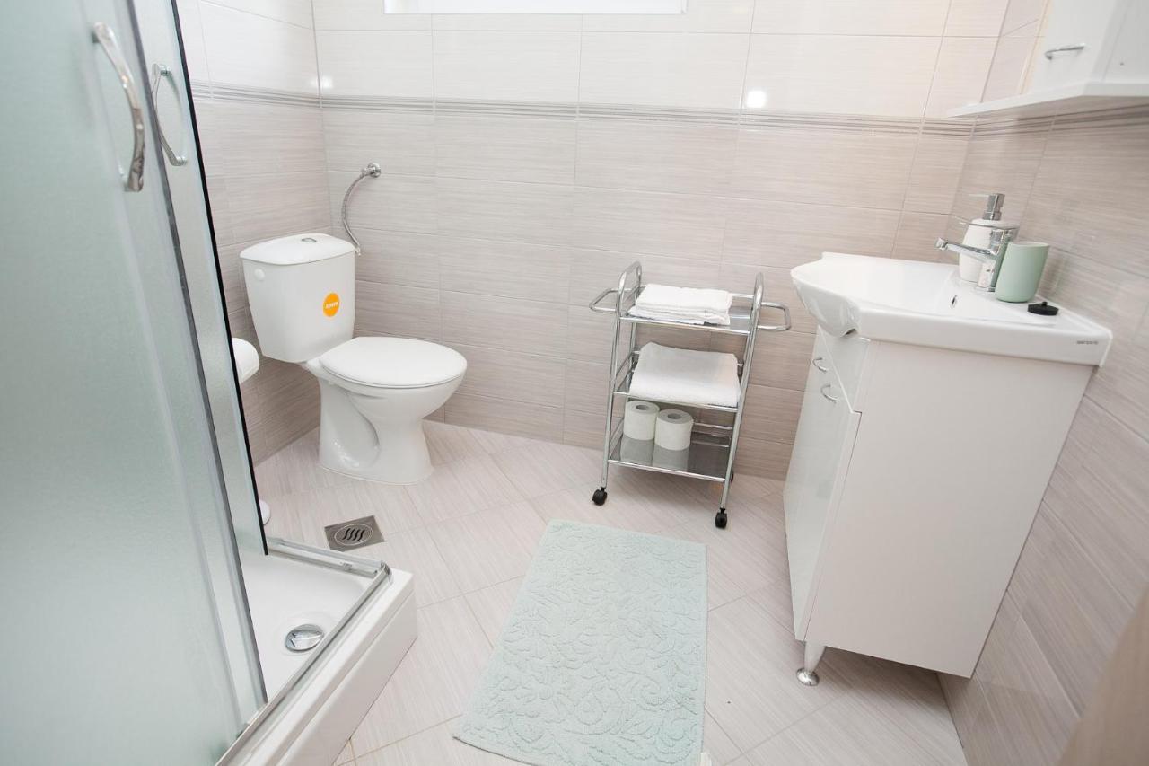 Apartmani Lea Starigrad Paklenica Exterior foto