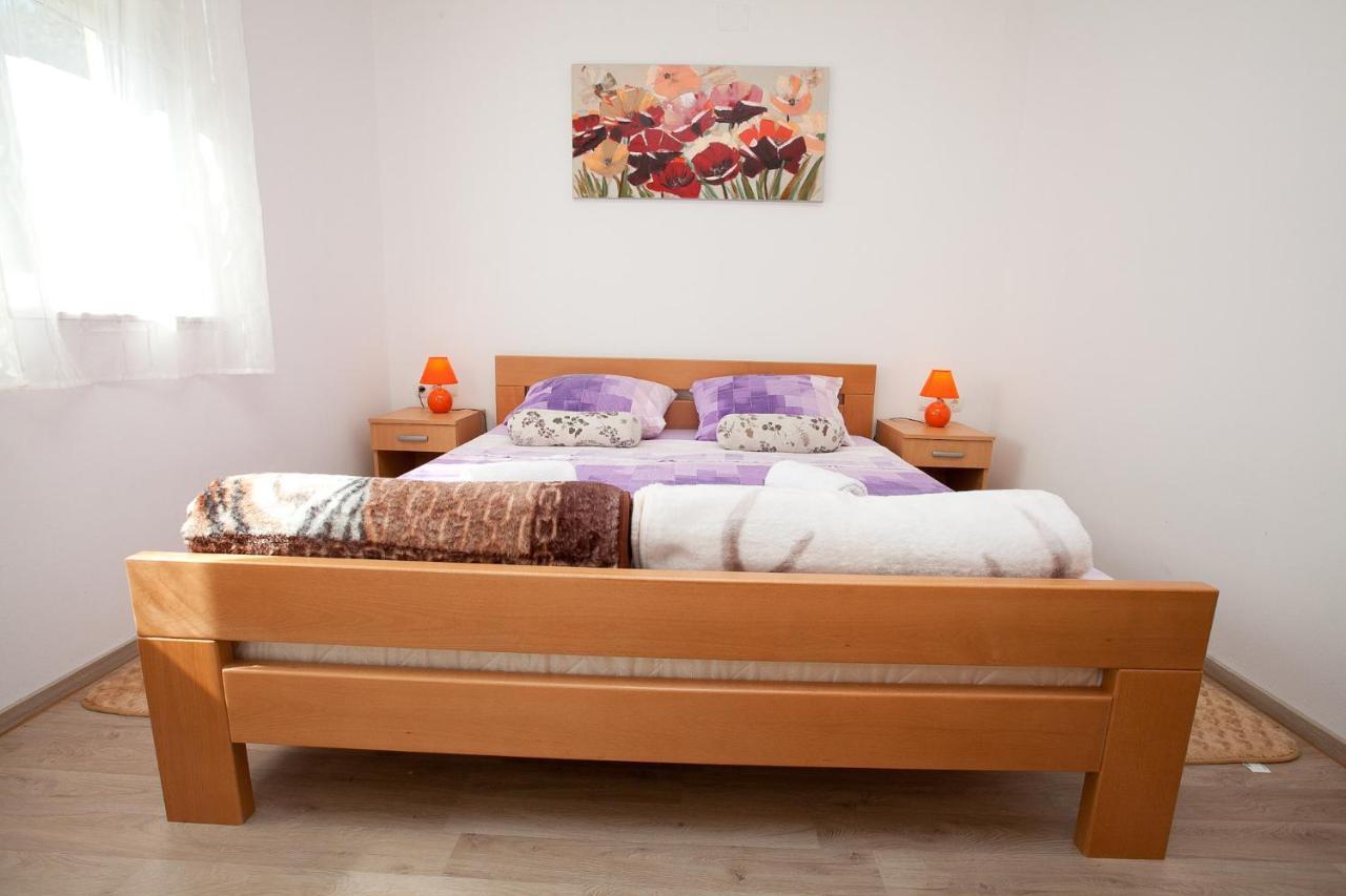 Apartmani Lea Starigrad Paklenica Exterior foto