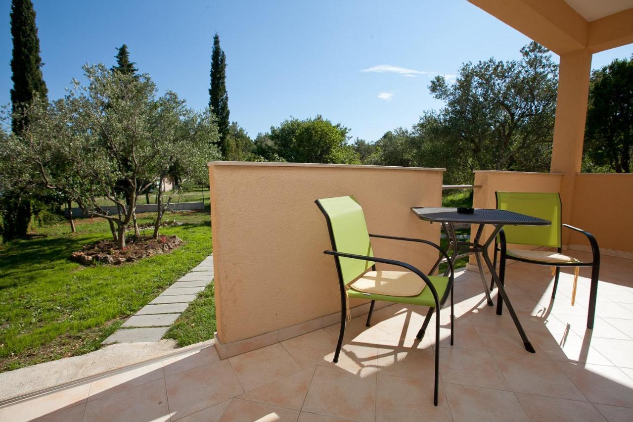 Apartmani Lea Starigrad Paklenica Exterior foto