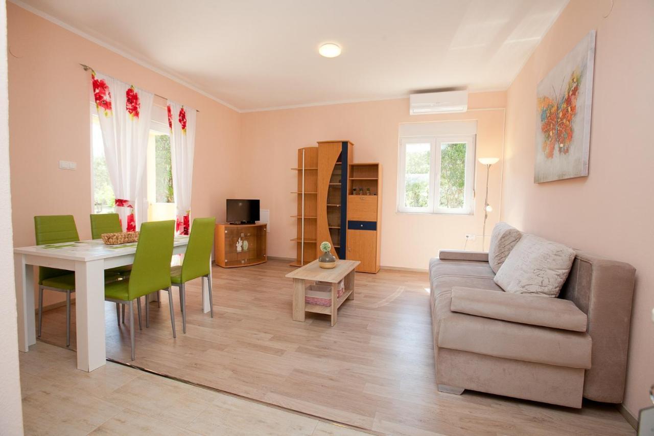 Apartmani Lea Starigrad Paklenica Exterior foto