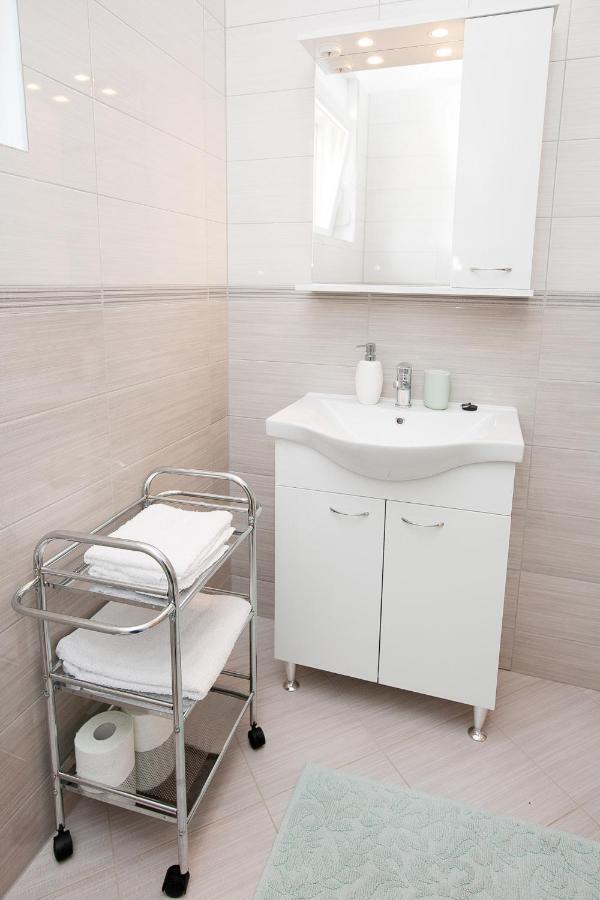 Apartmani Lea Starigrad Paklenica Exterior foto