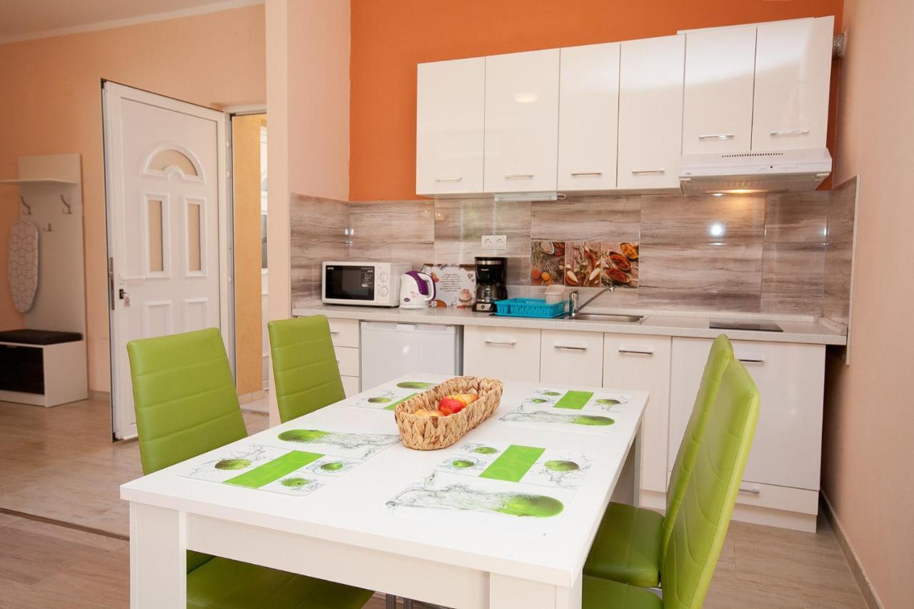 Apartmani Lea Starigrad Paklenica Exterior foto